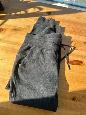 Lululemon Scuba High-Rise Cropped Joggers 4